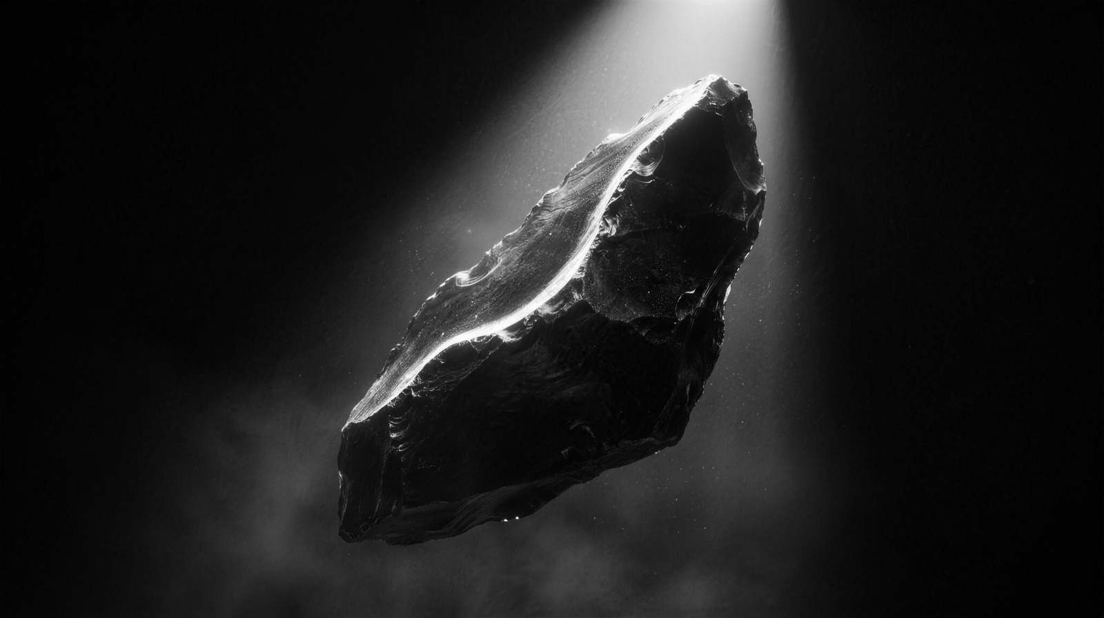 Obsidian-schwarzer Monolith mit scharfer weißer Lichtkante, schwebend im Studio-Dunst